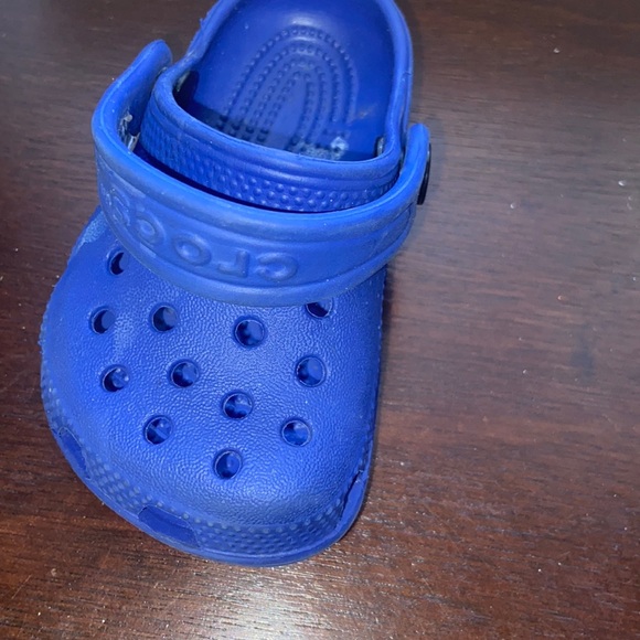 size 3 crocs shoes